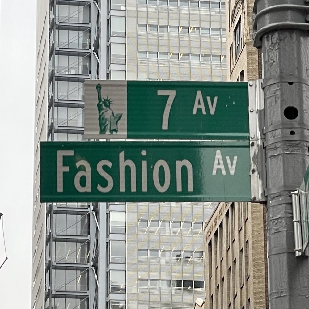 Dress like a New Yorker, I can help 🌃👋🏼